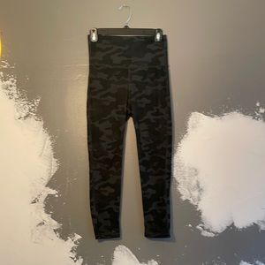 women’s s black camo leggings